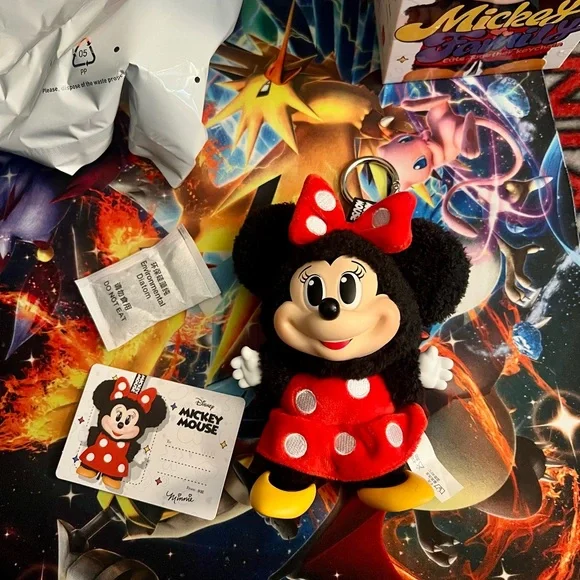 Pop Mart Disney Mickey Family Together Series Plush Keychain Minnie - Picture 3 of 6